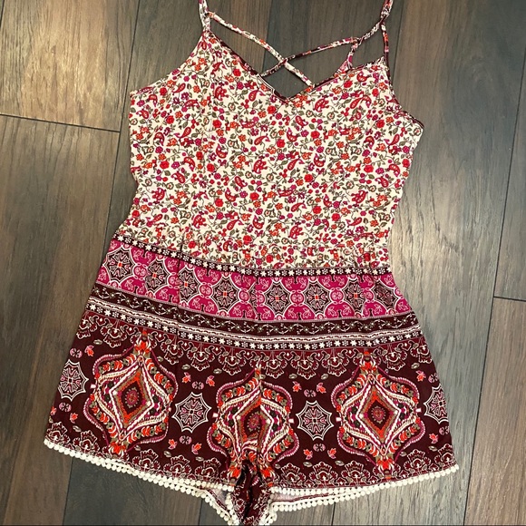 Hollister Pants - 🌸Hollister paisley and floral print romper